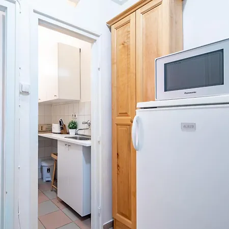 - Bright - Easy Apartment