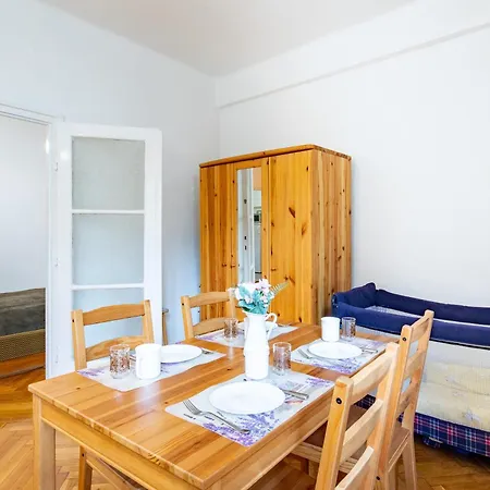 Apartment - Bright - Easy