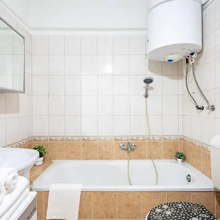 - Bright - Easy Apartment